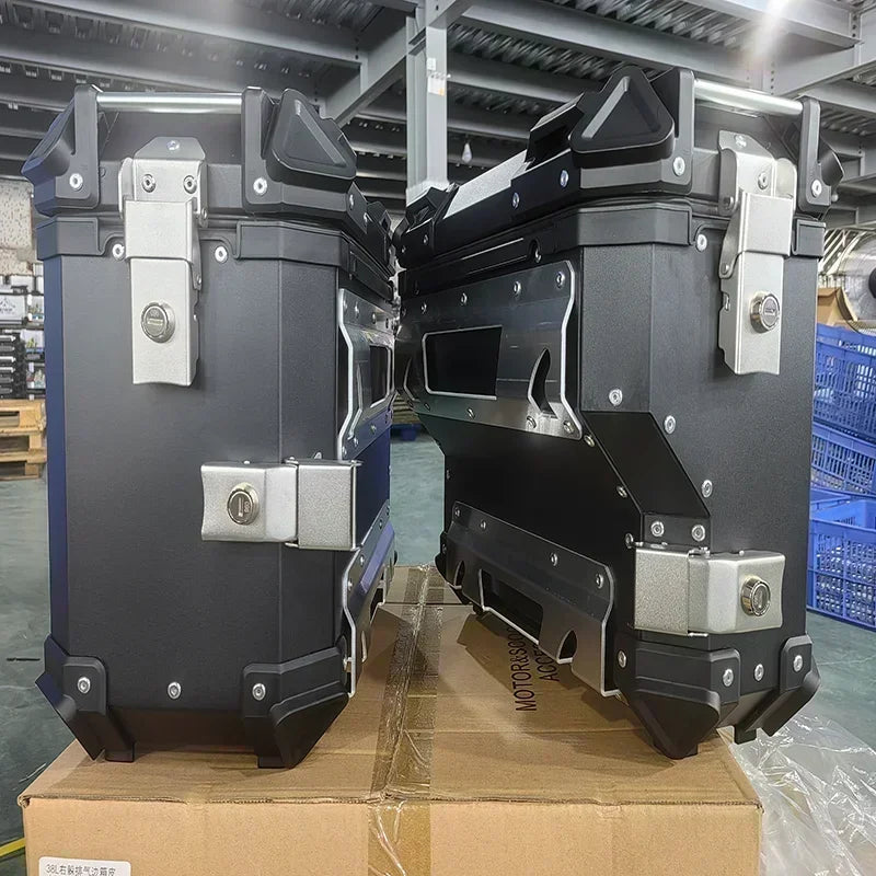 Baús Laterais para Motocicleta - Alforge 38L em Alumínio com Fechadura e Liberação Rápida