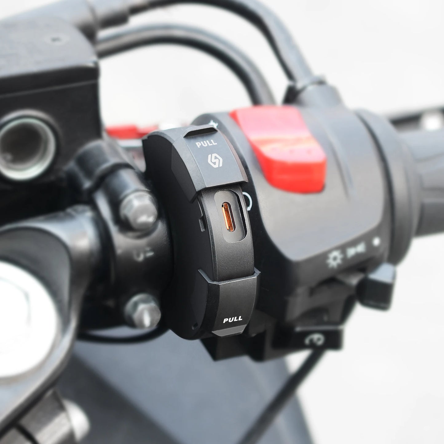 Carregador USB de Moto QC3.0 com Suporte para Guidão - À Prova d'Água e Carregamento Rápido
